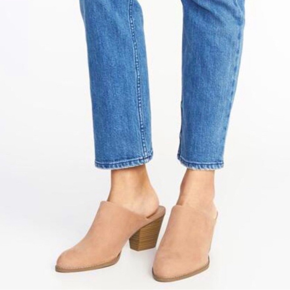 Old Navy Faux Suede Oatmeal Heeled Mule, Size 6‎